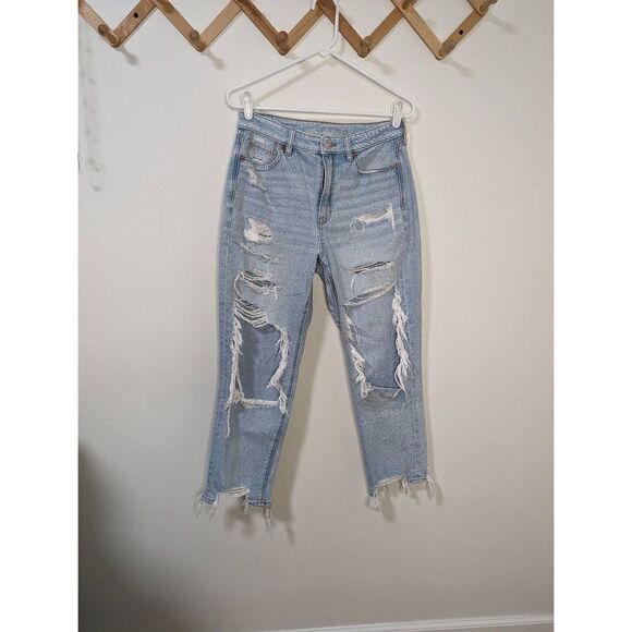 American Eagle Outfitters Light Wash Distressed Mom Jeans - Size 6 - Picture 1 of 9